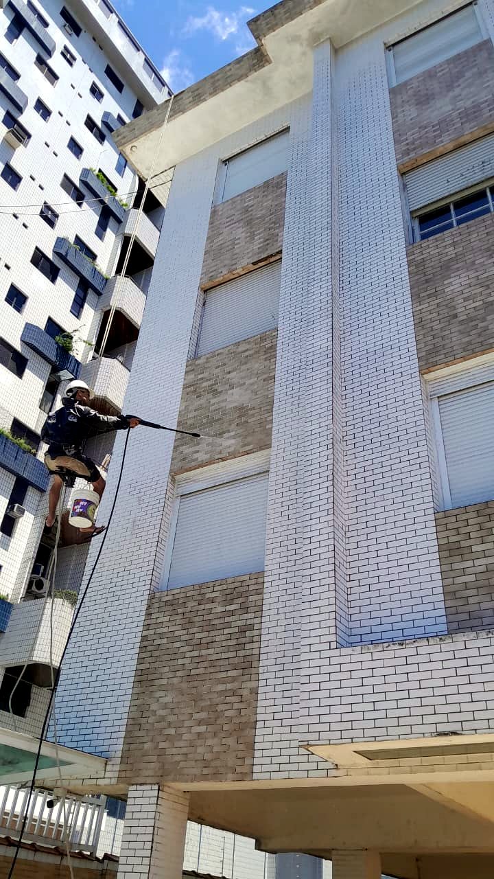 Reforma e lavagem de fachada em altura